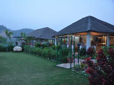 hotels at jim corbett national park