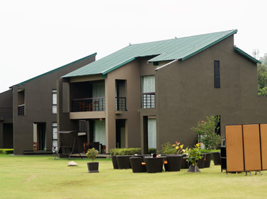 hotels at jim corbett national park